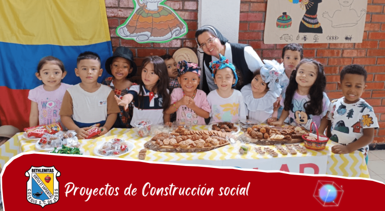Niños compartiendo en una actividad del colegio